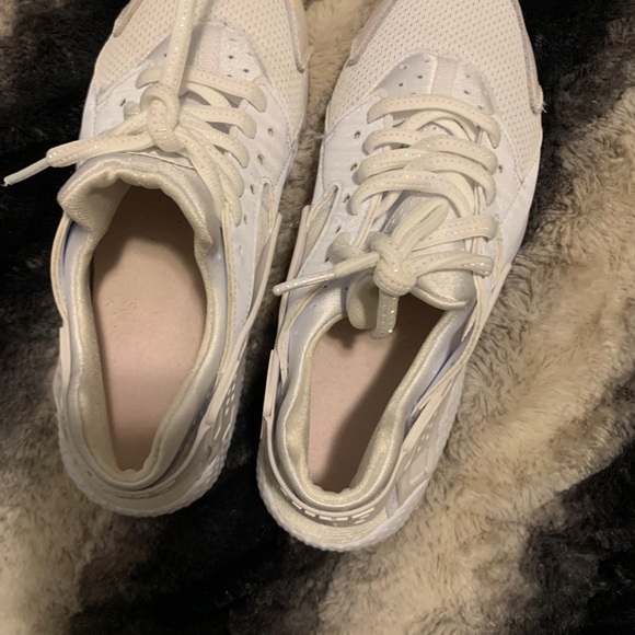 Shoes - Picture 5 of 6